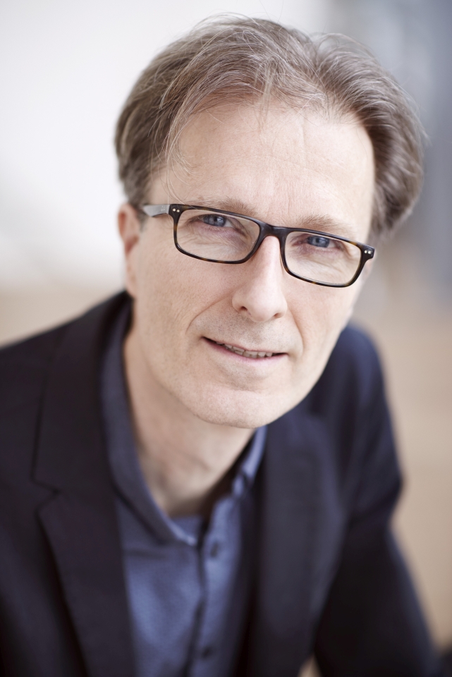 Portretfoto’s van Mark Mieras, wetenschapsjournalist, door fotograaf Hein van den Heuvel